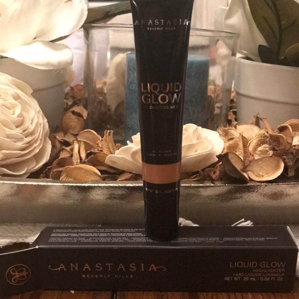 Anastasia Beverly Hills liquid glow highlighter